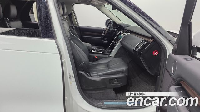 Land Rover Discovery 2018 — photo 11