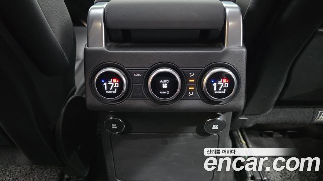 Land Rover Discovery 2018 — photo 13