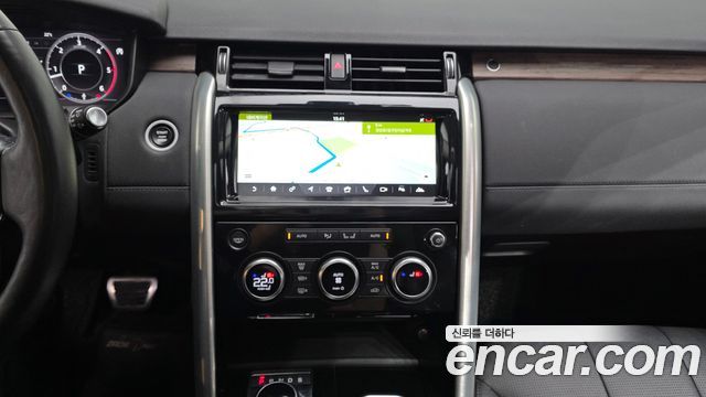Land Rover Discovery 2018 — photo 14