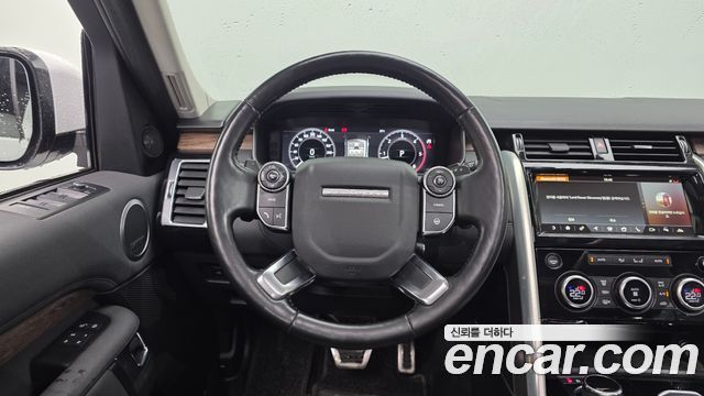 Land Rover Discovery 2018 — photo 15