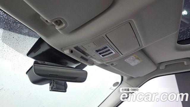 Land Rover Discovery 2018 — photo 17