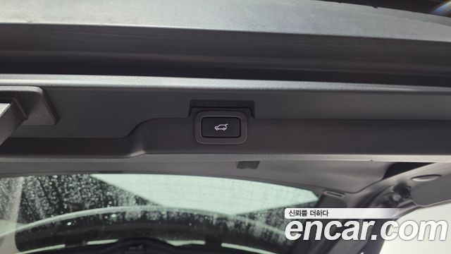 Land Rover Discovery 2018 — photo 19