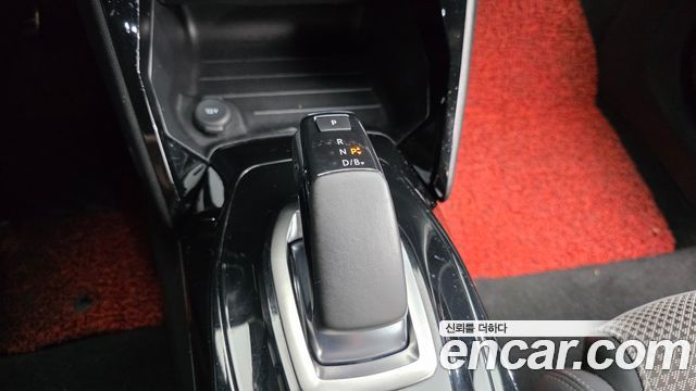 Peugeot 2008 2022 — photo 12