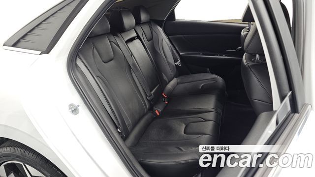 Hyundai AVANTE 2022 — photo 17