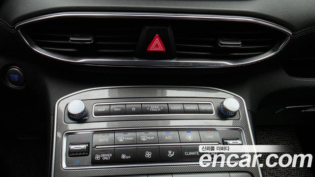 Hyundai Santafe 2023 — photo 24