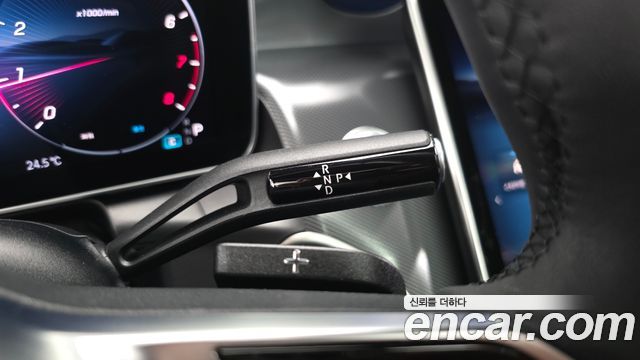 Mercedes-Benz GLC-Class 2025 — photo 12