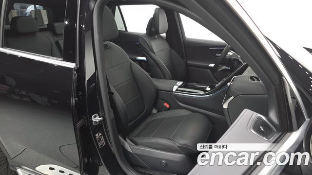 Mercedes-Benz GLC-Class 2025 — photo 16
