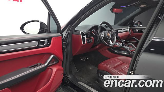 Porsche Cayenne 2019 — photo 13