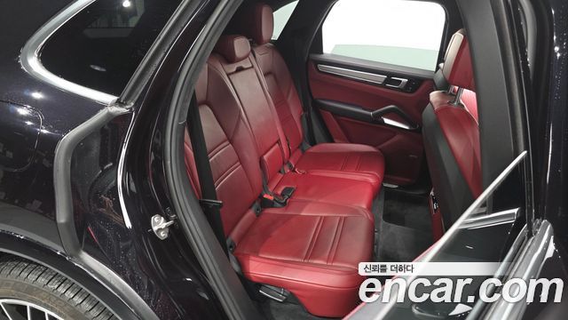 Porsche Cayenne 2019 — photo 18