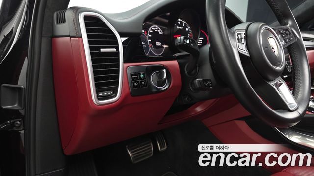 Porsche Cayenne 2019 — photo 19