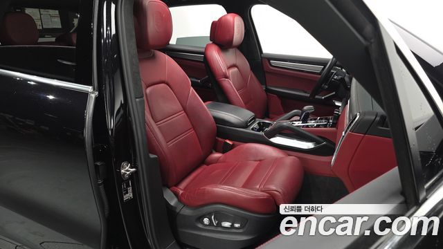 Porsche Cayenne 2019 — photo 16