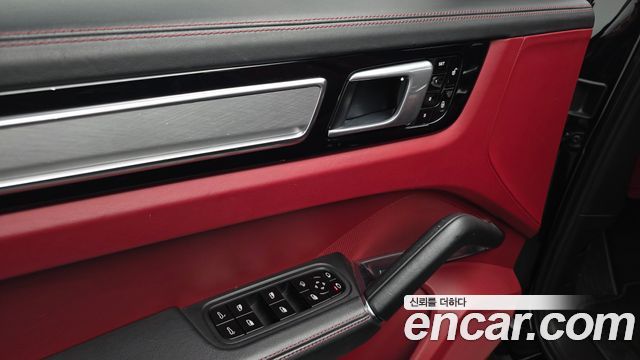 Porsche Cayenne 2019 — photo 31
