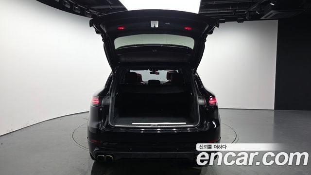 Porsche Cayenne 2019 — photo 34