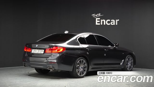 BMW 5-Series 2018 — photo 2