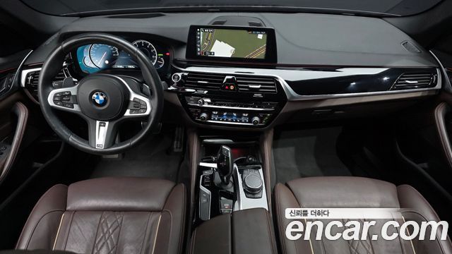 BMW 5-Series 2018 — photo 10