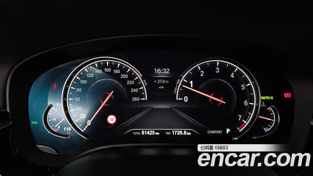 BMW 5-Series 2018 — photo 11