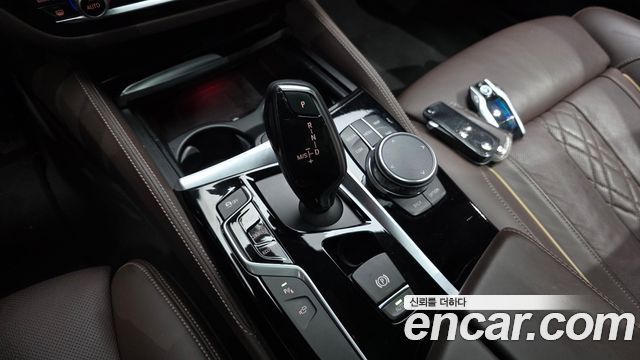 BMW 5-Series 2018 — photo 12