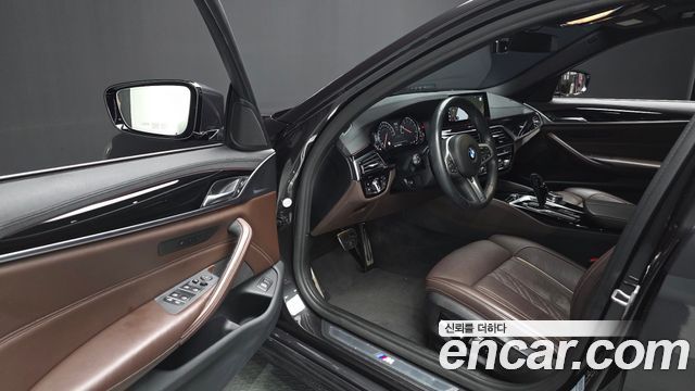 BMW 5-Series 2018 — photo 13