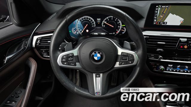 BMW 5-Series 2018 — photo 19