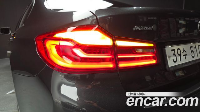 BMW 5-Series 2018 — photo 9