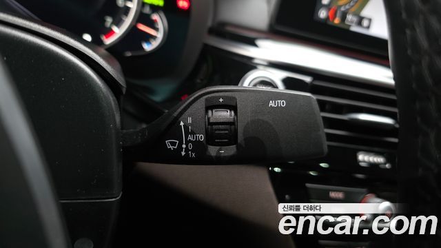 BMW 5-Series 2018 — photo 29