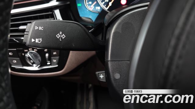 BMW 5-Series 2018 — photo 30
