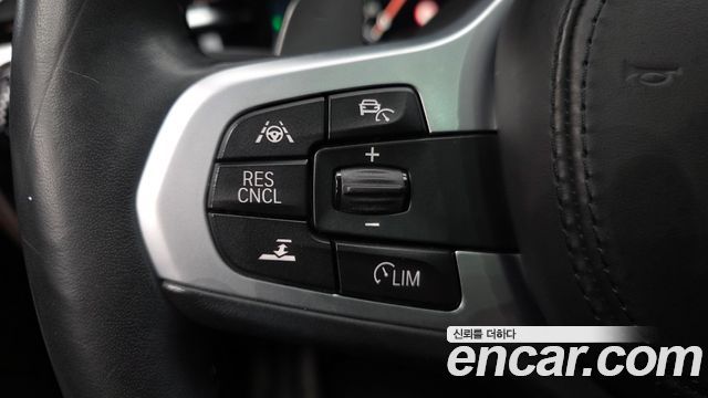 BMW 5-Series 2018 — photo 31