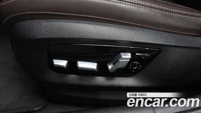 BMW 5-Series 2018 — photo 33