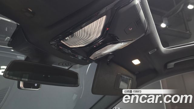 BMW 5-Series 2018 — photo 34
