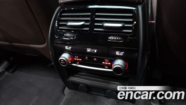 BMW 5-Series 2018 — photo 35