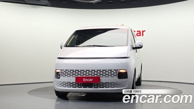 Hyundai Staria 2025 — photo 3