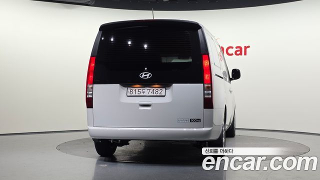 Hyundai Staria 2025 — photo 4