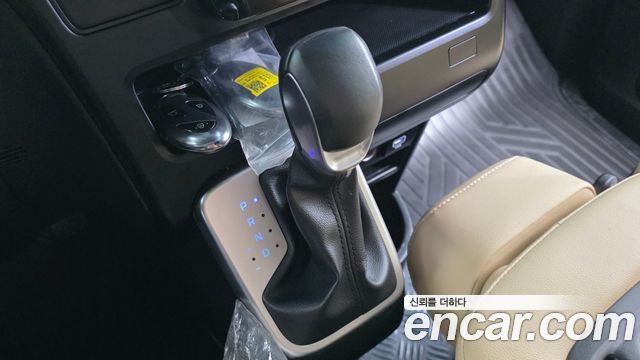 Hyundai Staria 2025 — photo 12