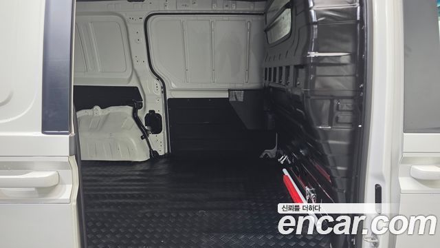 Hyundai Staria 2025 — photo 17