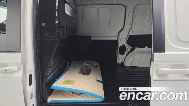 Hyundai Staria 2025 — photo 18