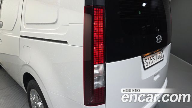 Hyundai Staria 2025 — photo 9