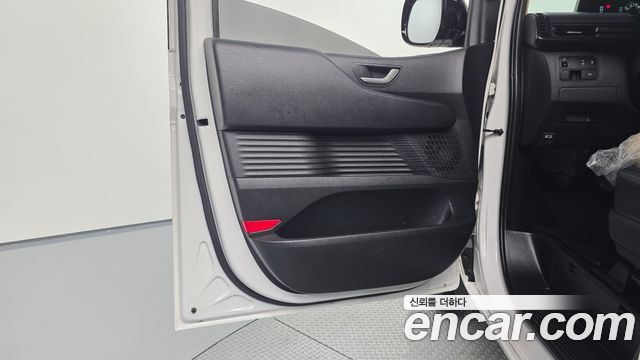Hyundai Staria 2025 — photo 14