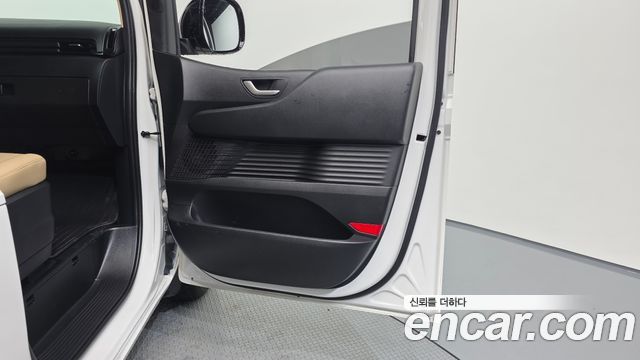 Hyundai Staria 2025 — photo 15