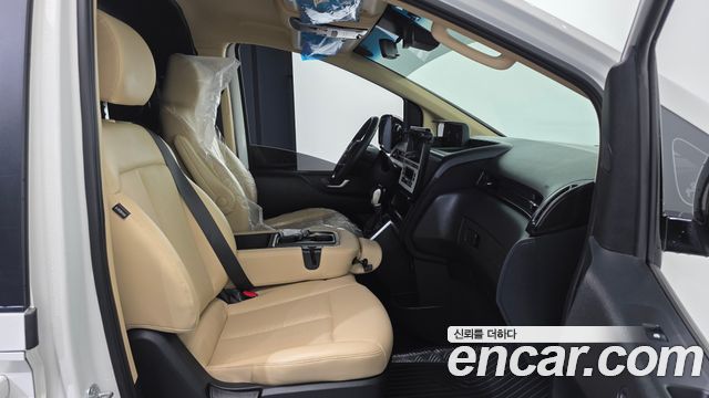 Hyundai Staria 2025 — photo 16