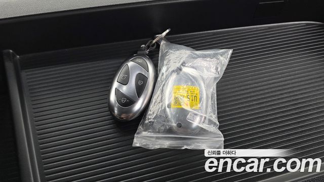 Hyundai Staria 2025 — photo 30