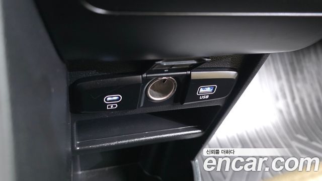 Hyundai Staria 2025 — photo 34