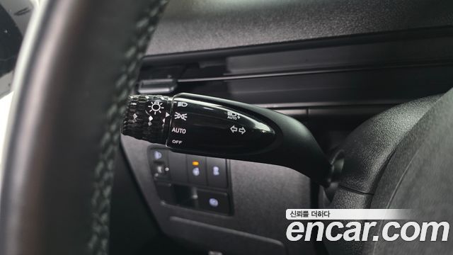 Hyundai Staria 2025 — photo 35