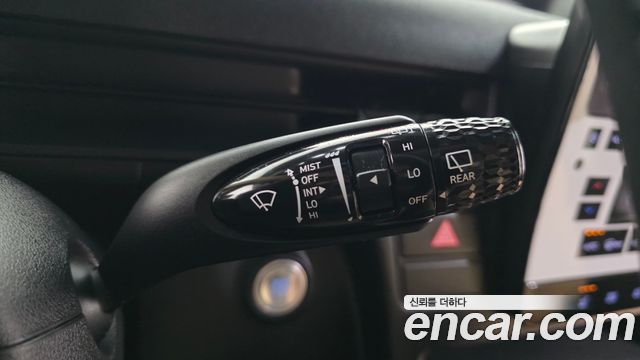 Hyundai Staria 2025 — photo 37