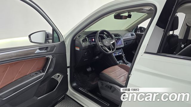 Volkswagen Tiguan 2023 — photo 10