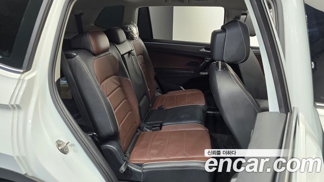 Volkswagen Tiguan 2023 — photo 11