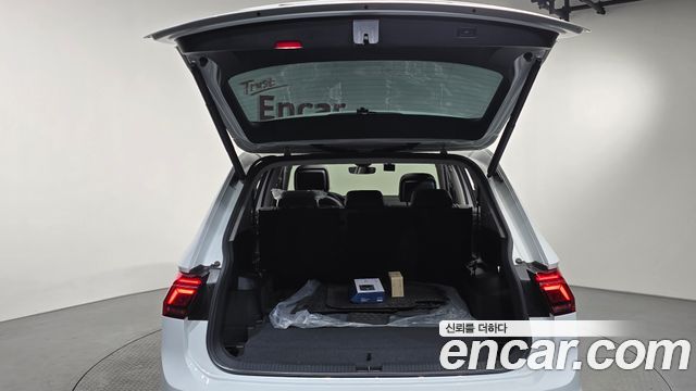 Volkswagen Tiguan 2023 — photo 19