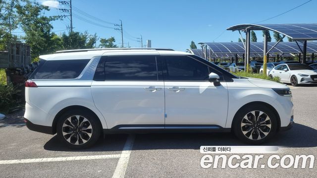 Kia Canival 2023 — photo 2