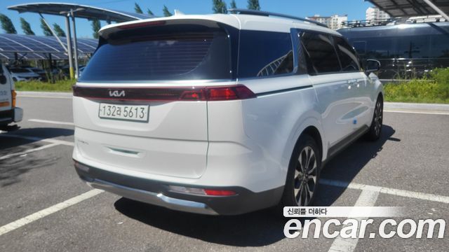 Kia Canival 2023 — photo 3