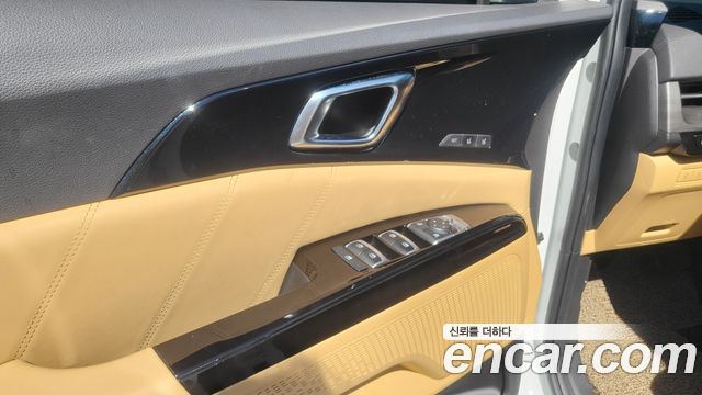Kia Canival 2023 — photo 15