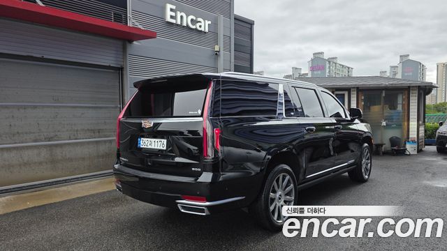 Cadillac Escalade 2022 — photo 2